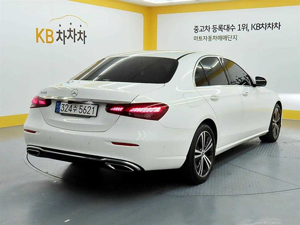 Mercedes Benz E class - Vista 4