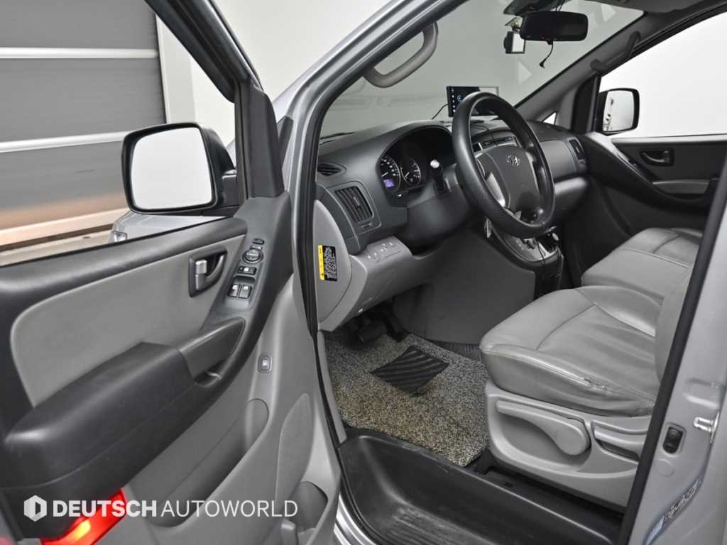 HYUNDAI Starex - Vista 11