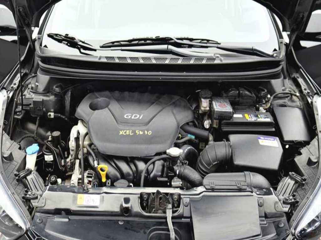 HYUNDAI Avante - Vista 6