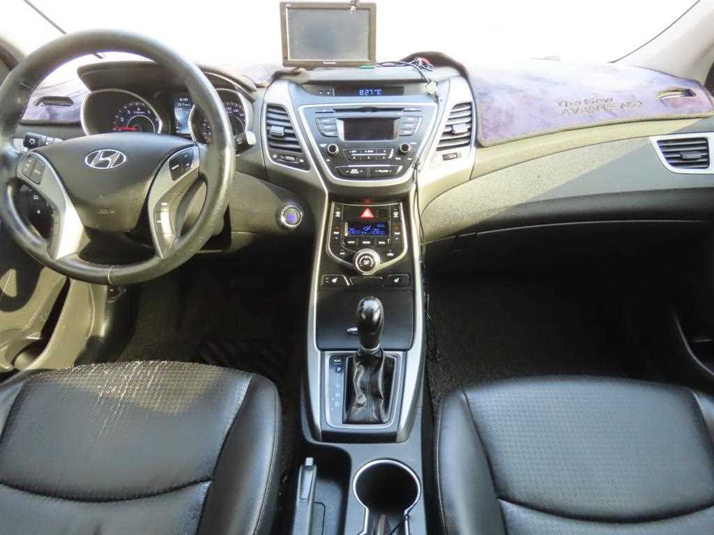 HYUNDAI Avante - Vista 7