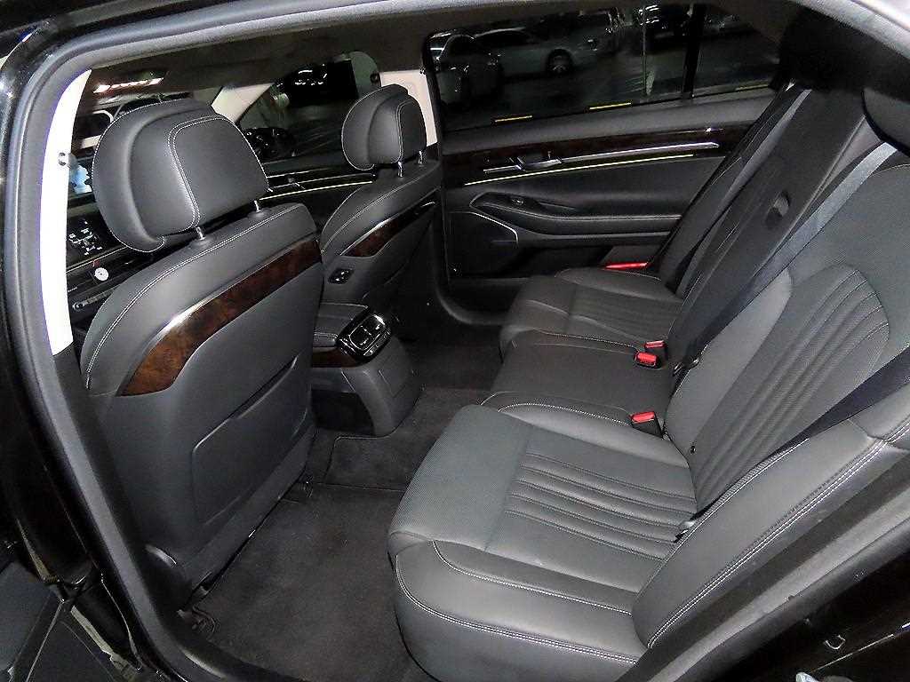 Genesis G90 - Vista 7