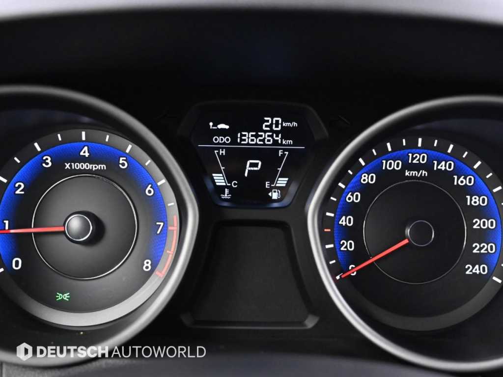 HYUNDAI Avante - Vista 8