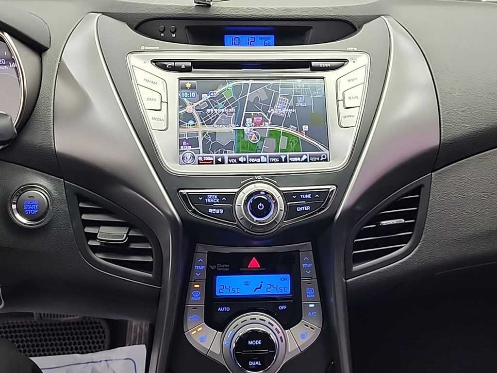 HYUNDAI Avante - Vista 10