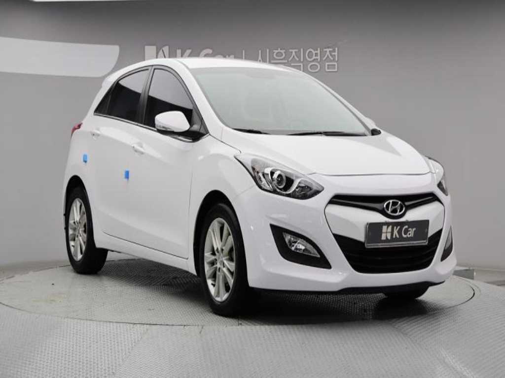 HYUNDAI i30 - Vista 3