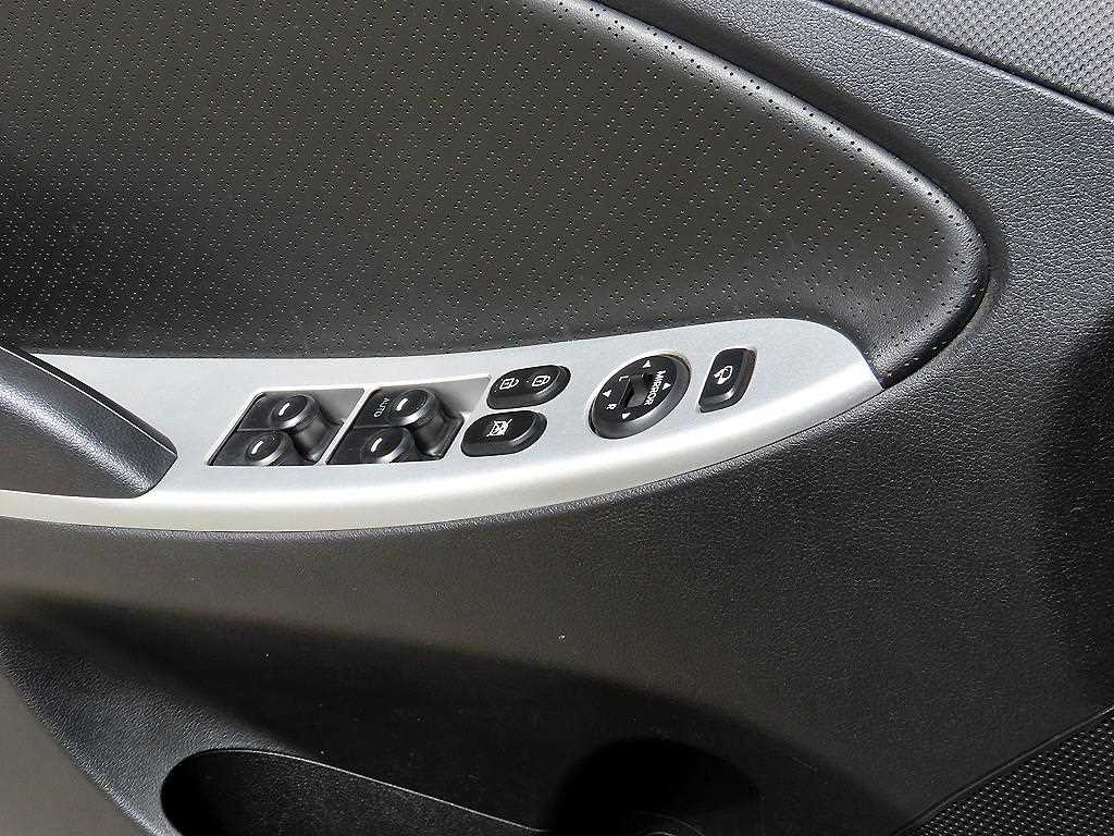 HYUNDAI Accent - Vista 11