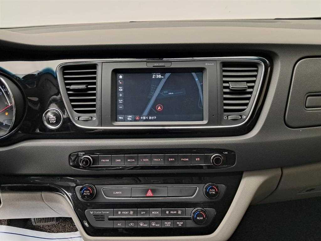 KIA Carnival - Vista 9