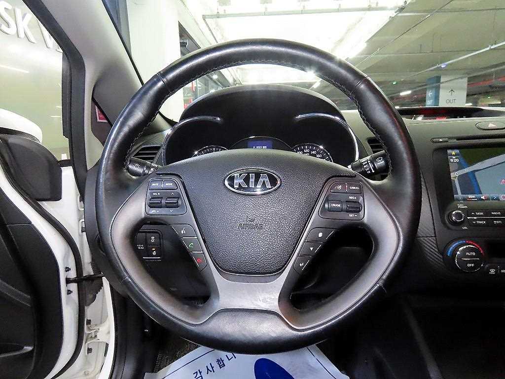 KIA K3 - Vista 8