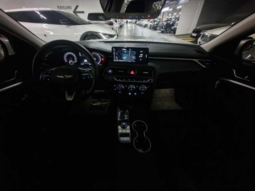 Genesis G70 - Vista 6