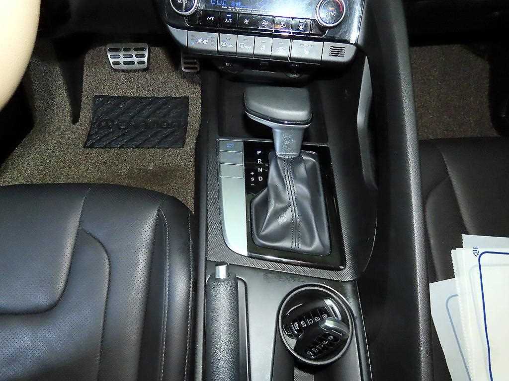 HYUNDAI Avante - Vista 12