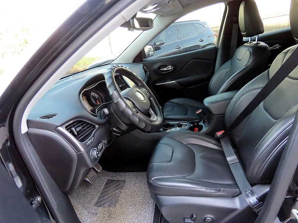 Jeep Cherokee - Vista 5