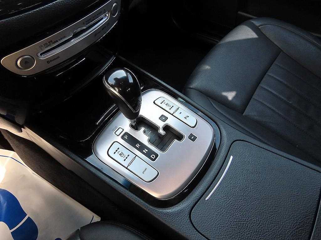 HYUNDAI Genesis - Vista 10