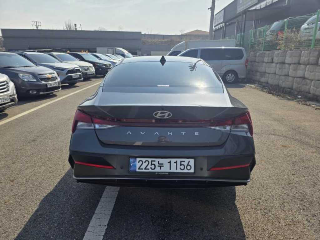 HYUNDAI Avante - Vista 5