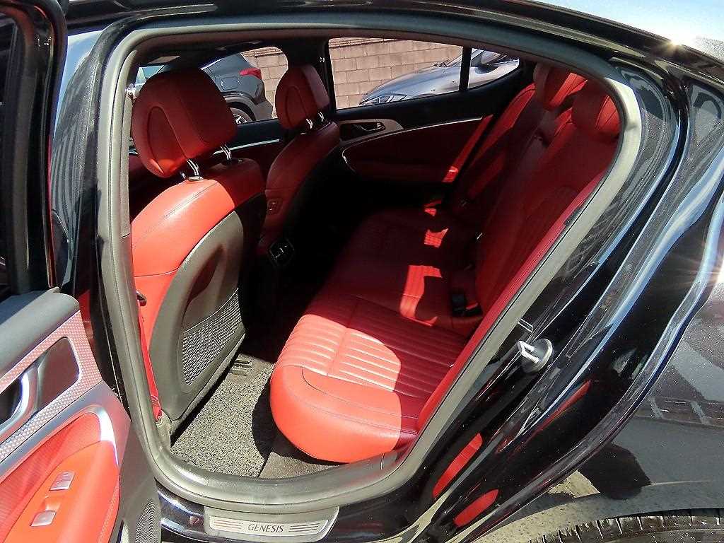 Genesis G70 - Vista 6