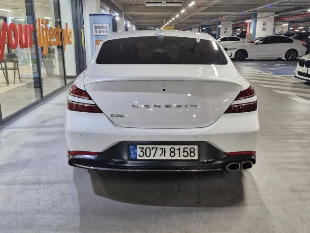 Genesis G70 - Vista 5