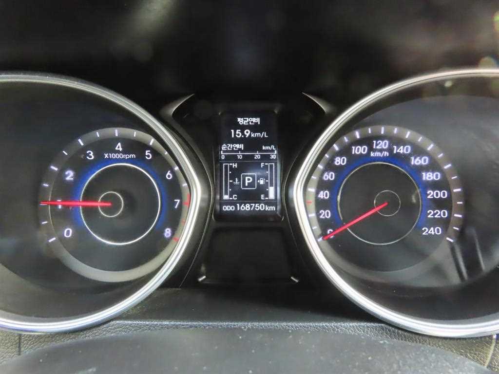 HYUNDAI Avante - Vista 8