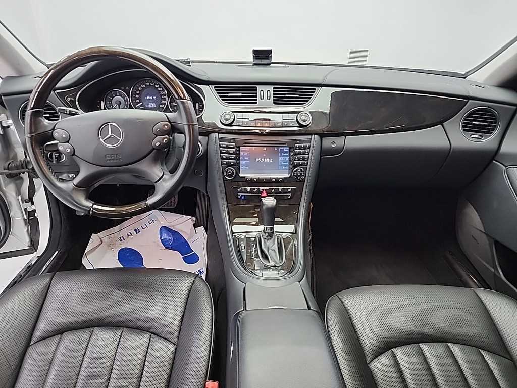 Mercedes Benz CLS Class - Vista 7