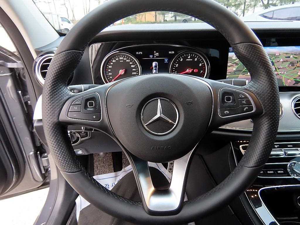 Mercedes Benz E class - Vista 8