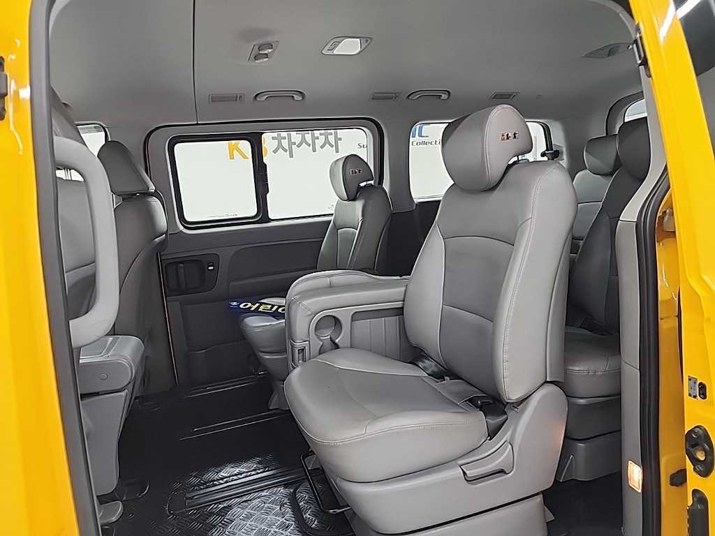 HYUNDAI Starex - Vista 12