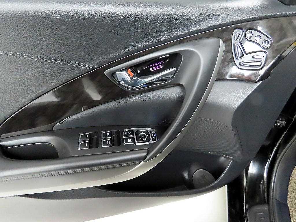 HYUNDAI Grandeur - Vista 11