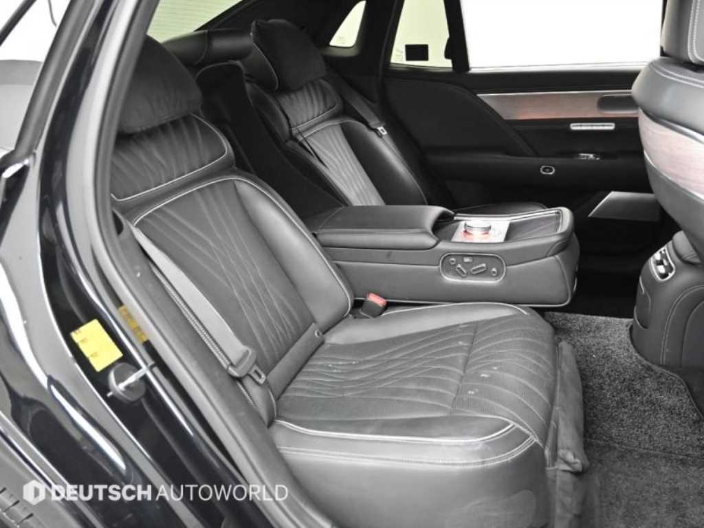 Genesis G90 - Vista 12