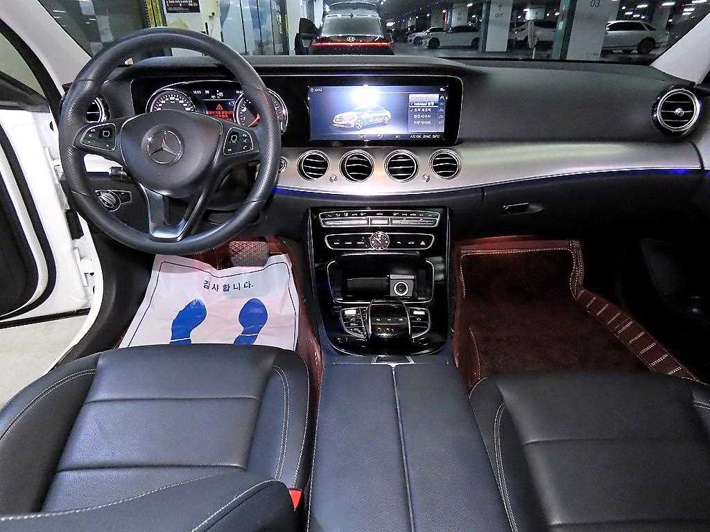 Mercedes Benz E class - Vista 10