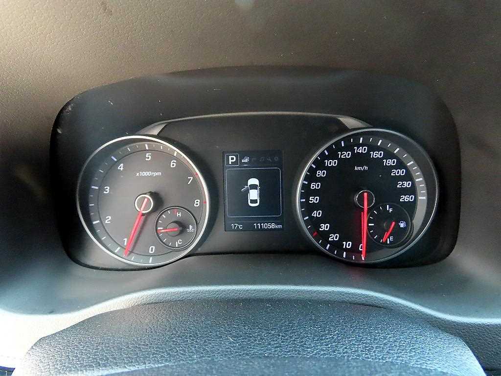 HYUNDAI Avante - Vista 9