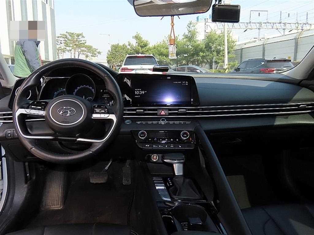 HYUNDAI Avante - Vista 7