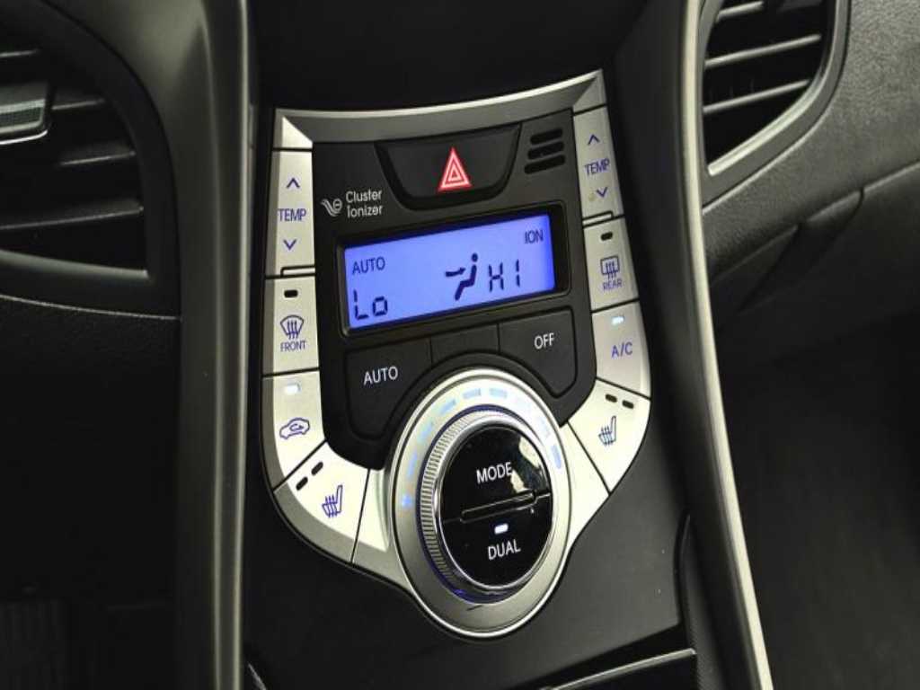 HYUNDAI Avante - Vista 7