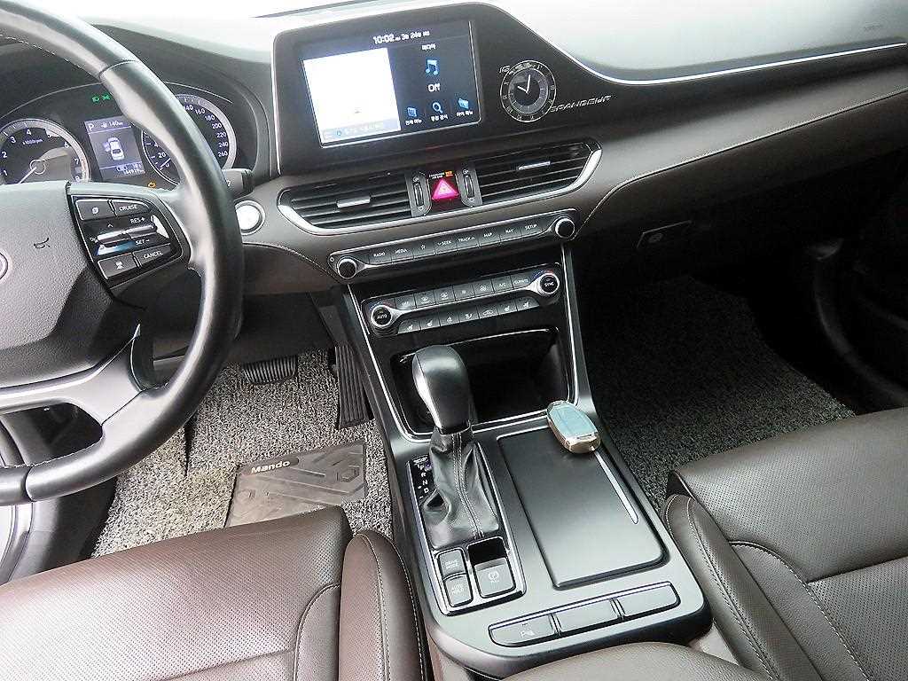 HYUNDAI Grandeur - Vista 9