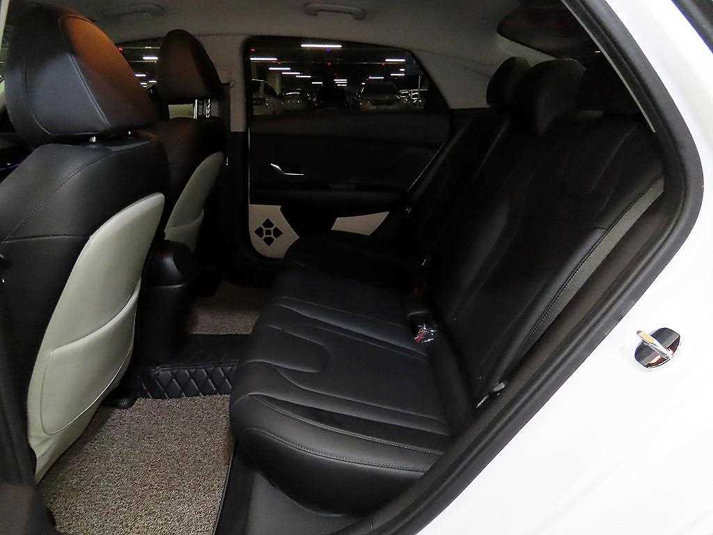 HYUNDAI Avante - Vista 7