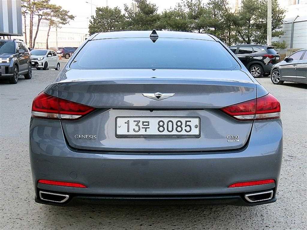 HYUNDAI Genesis - Vista 4