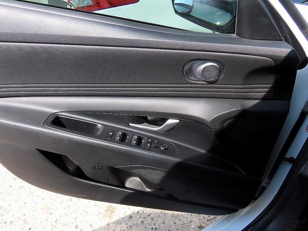 HYUNDAI Avante - Vista 11