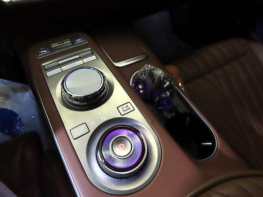 Genesis GV70 - Vista 12