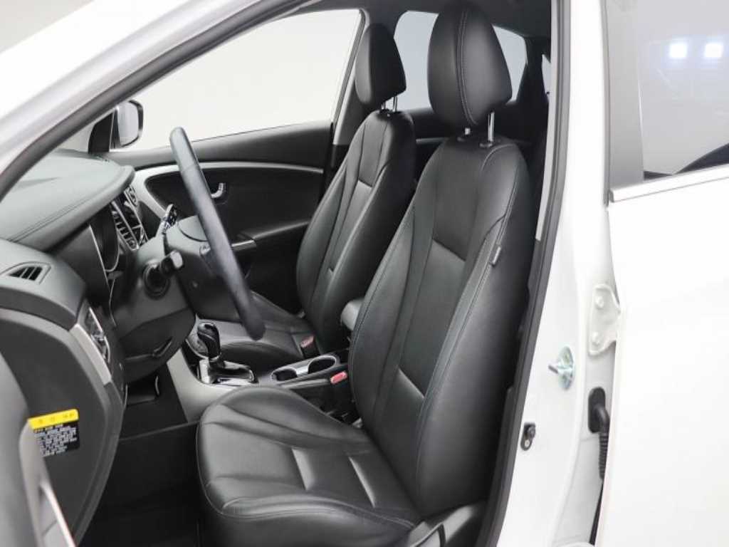 HYUNDAI i30 - Vista 8