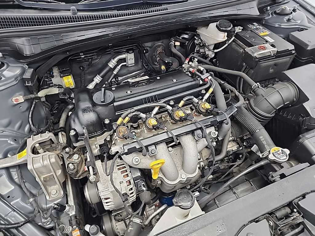 HYUNDAI Avante - Vista 5