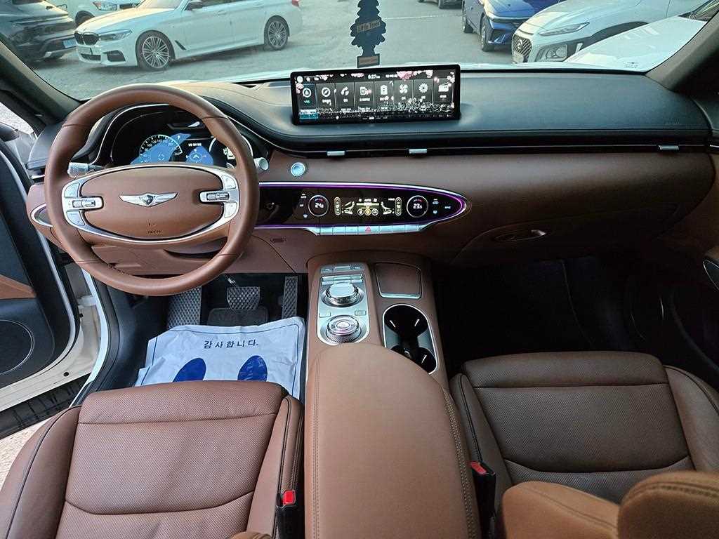 Genesis GV70 - Vista 9