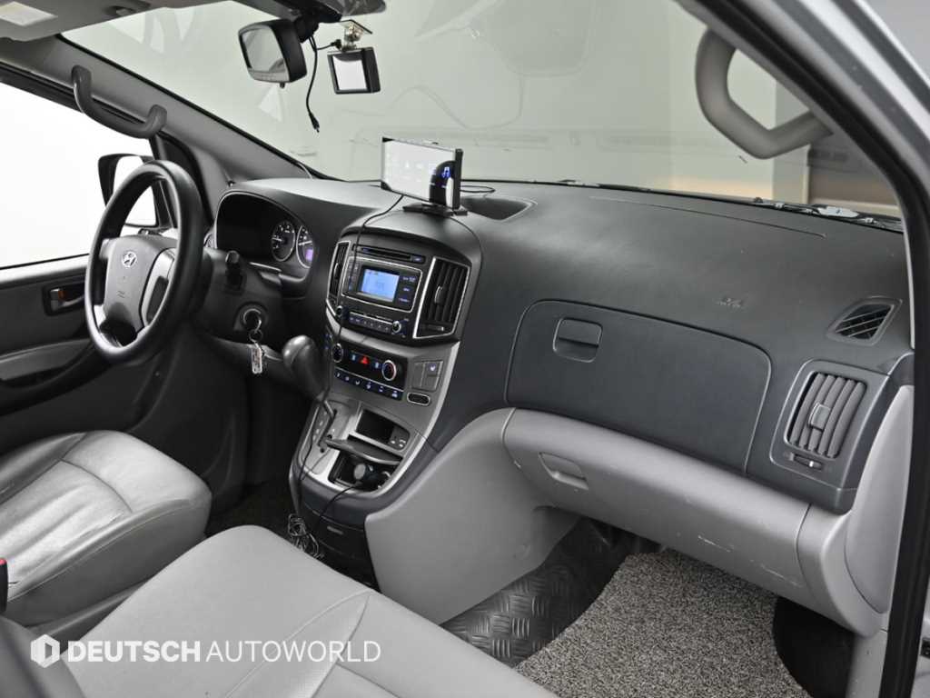 HYUNDAI Starex - Vista 7