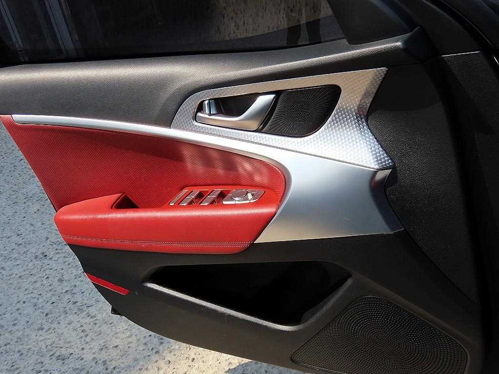 Genesis G70 - Vista 12