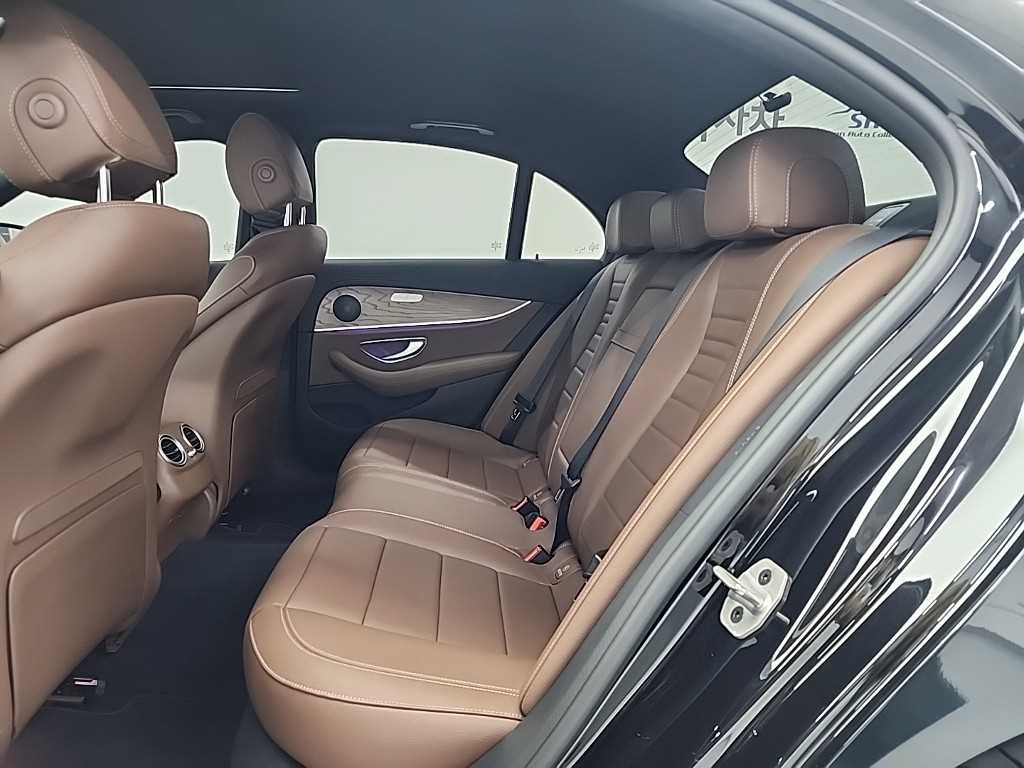 Mercedes Benz E class - Vista 12