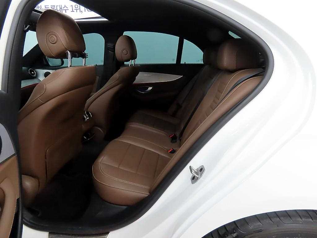 Mercedes Benz E class - Vista 6