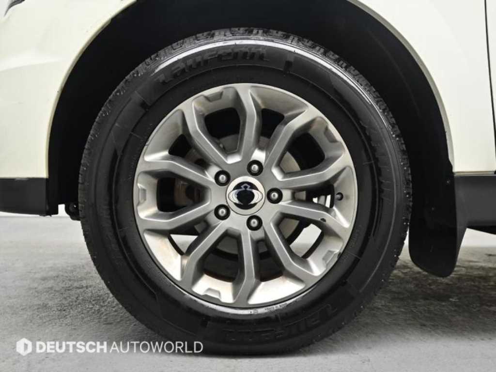 Ssangyong Korando - Vista 5