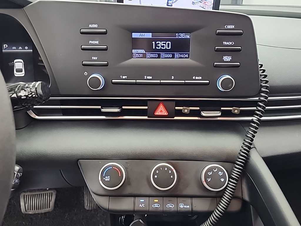 HYUNDAI Avante - Vista 10