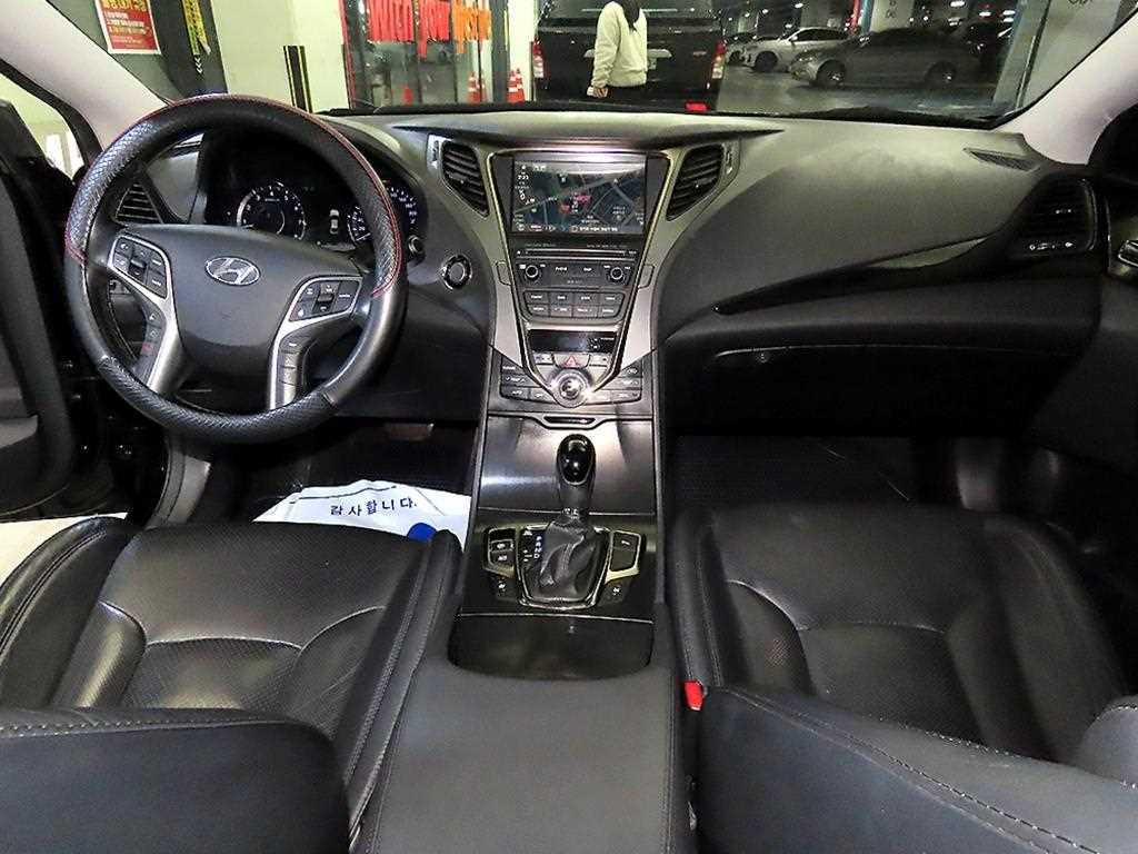 HYUNDAI Grandeur - Vista 10