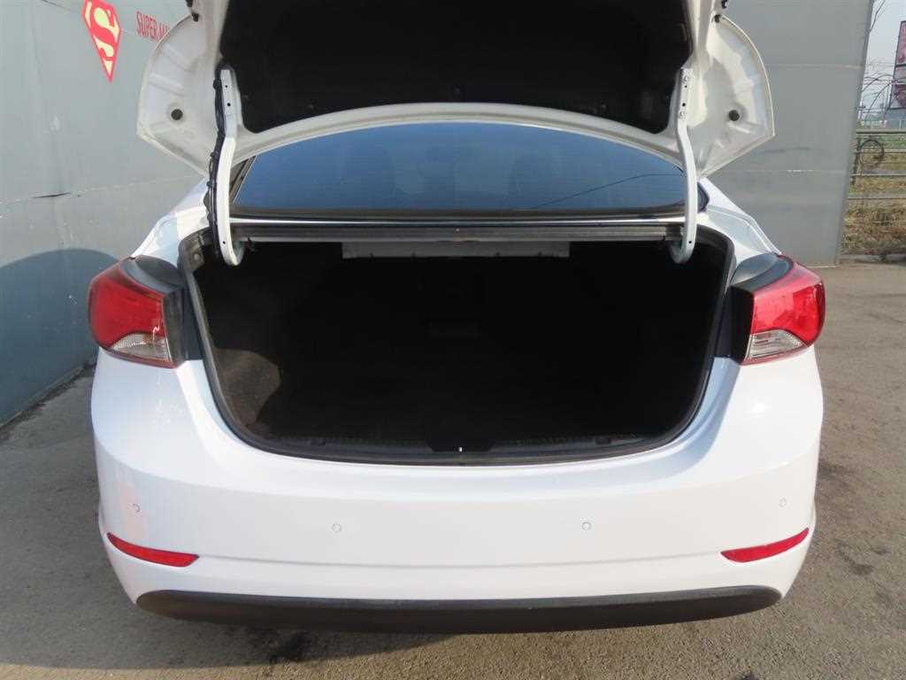 HYUNDAI Avante - Vista 5