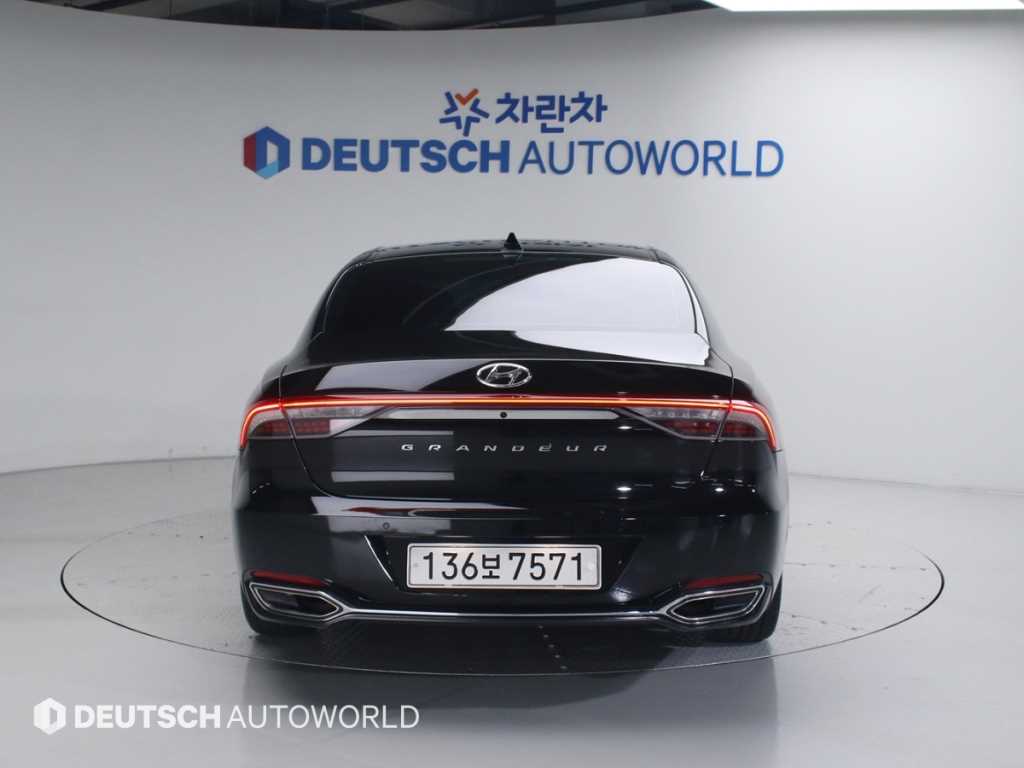 HYUNDAI Grandeur - Vista 5