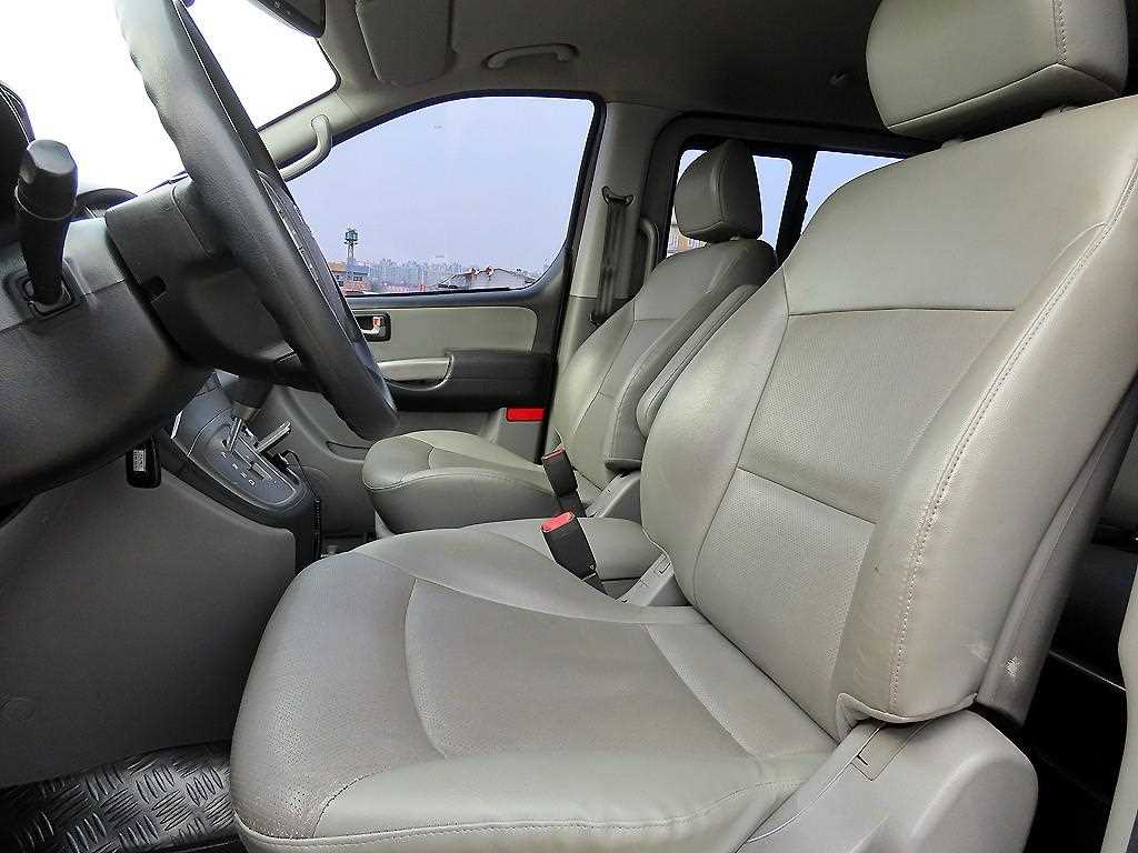 HYUNDAI Starex - Vista 5