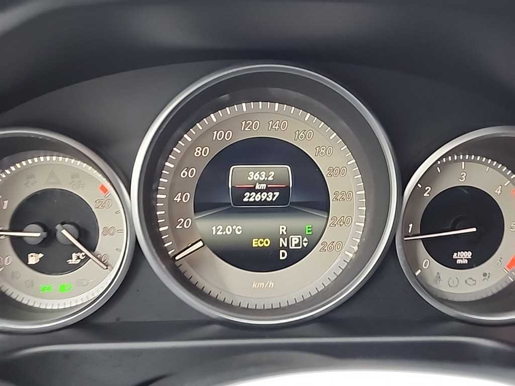 Mercedes Benz E class - Vista 6