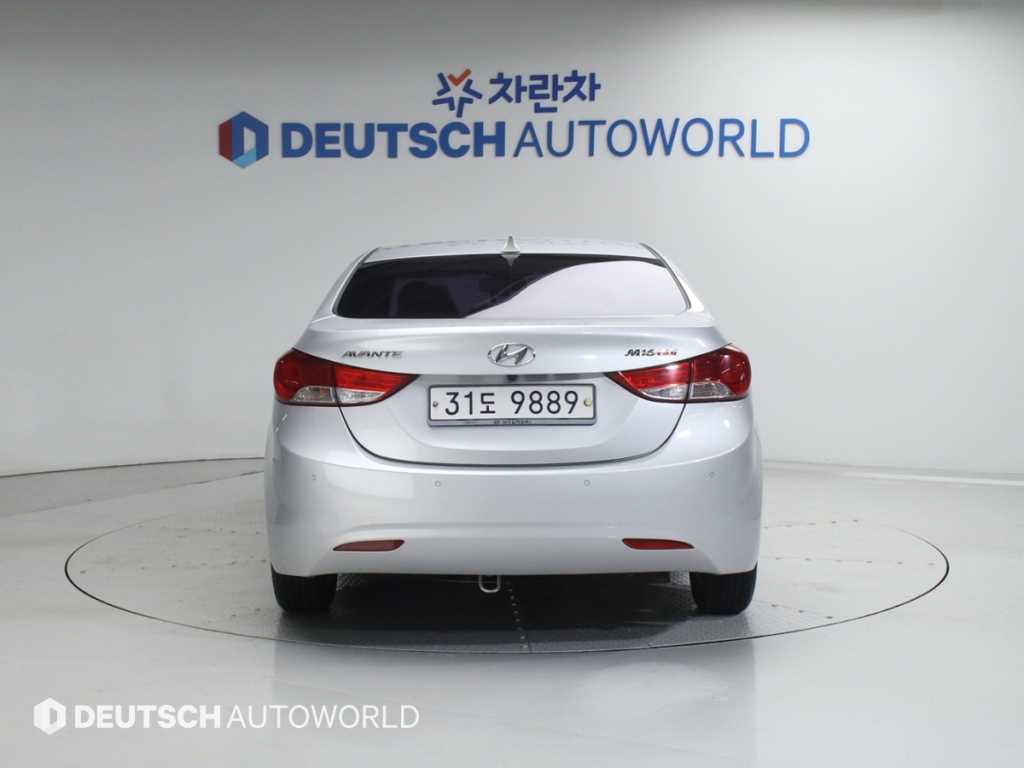 HYUNDAI Avante - Vista 4