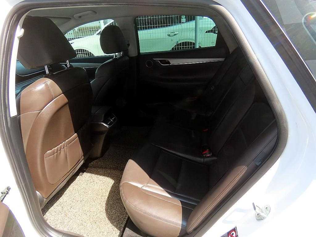 HYUNDAI Grandeur - Vista 6