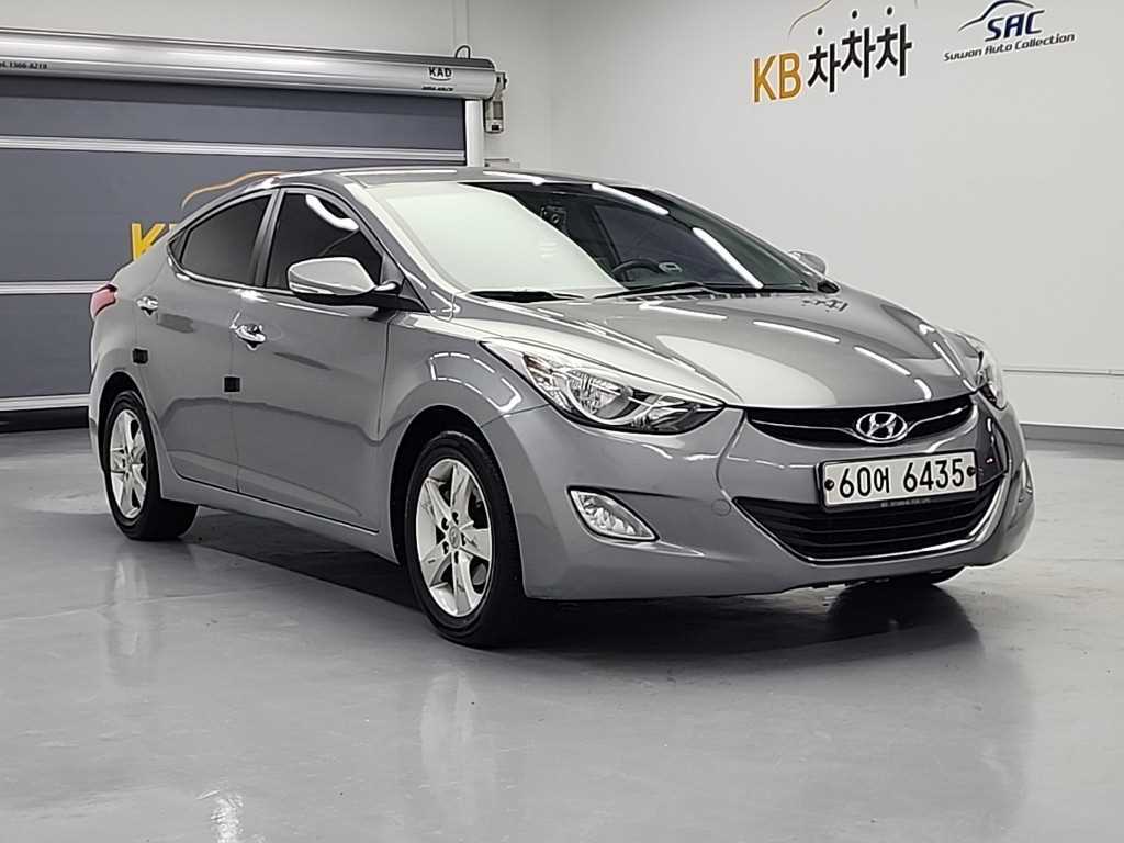 HYUNDAI Avante - Vista 4